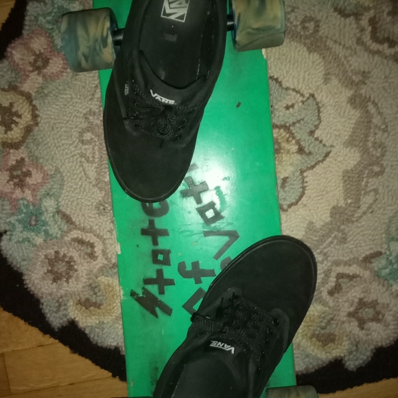 VANS - Picture 4 of 7